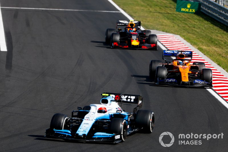 Robert Kubica, Williams FW42, leads Carlos Sainz Jr., McLaren MCL34, and Pierre Gasly, Red Bull Racing RB15