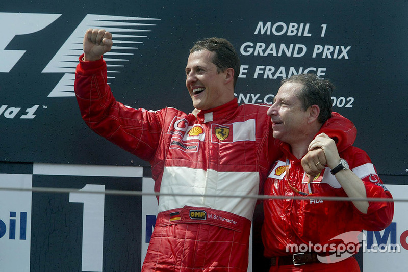Podio: il vincitore della gara Michael Schumacher, Ferrari, festeggia con Jean Todt, Ferrari