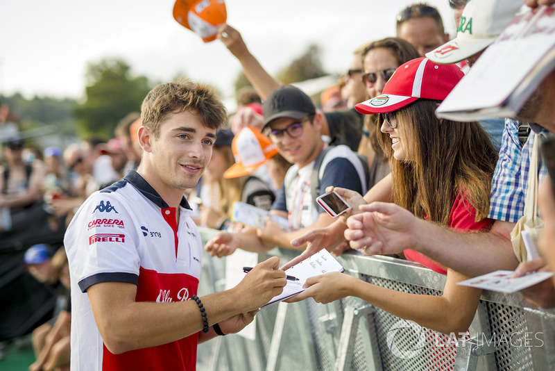 Charles Leclerc, Sauber signs autographs for the fans
