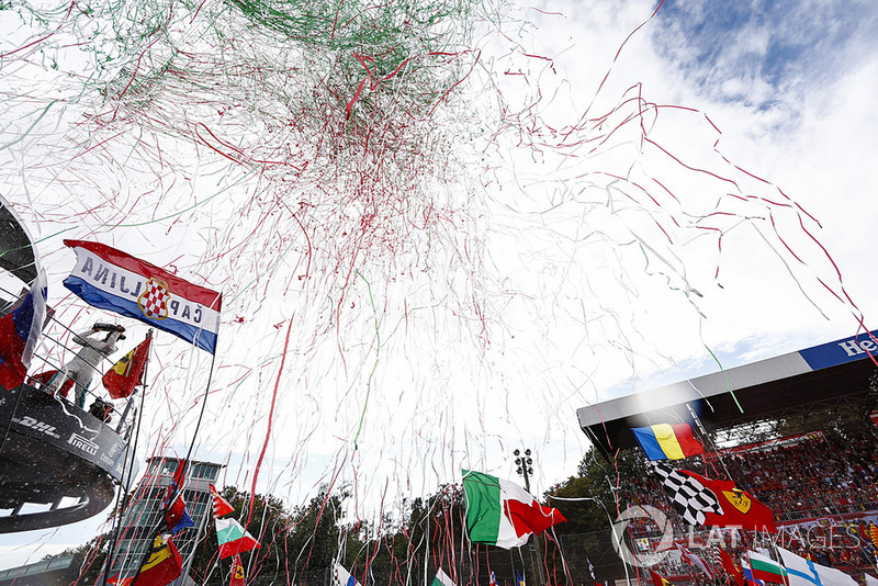 La celebración en el podio de Monza