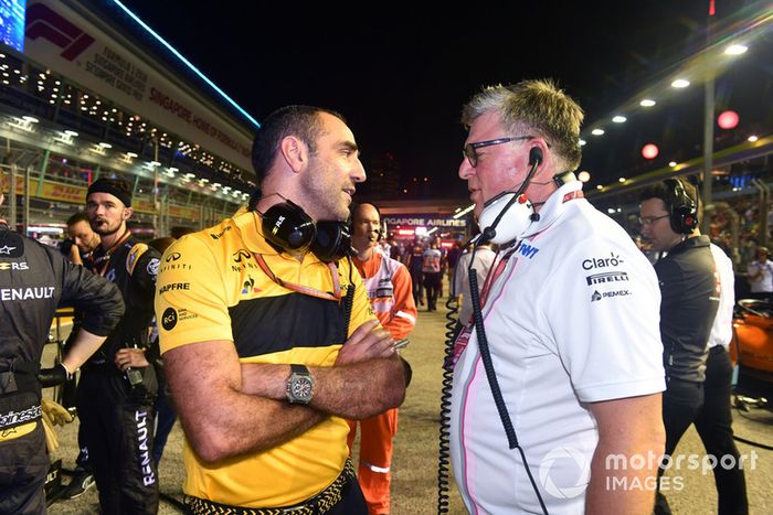 Otmar Szafnauer, Racing Point Force India Team Principal and Cyril Abiteboul, Renault Sport F1 Managing Director on the grid 