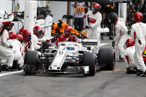 Marcus Ericsson, Sauber C37, aux stands