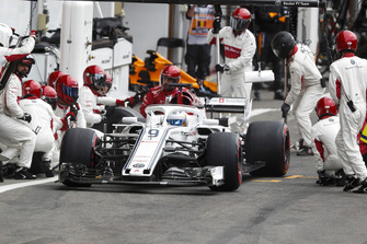 Marcus Ericsson, Sauber C37, aux stands