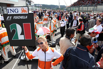 Giancarlo Fisichella, Force India F1 VJM02 on the grid