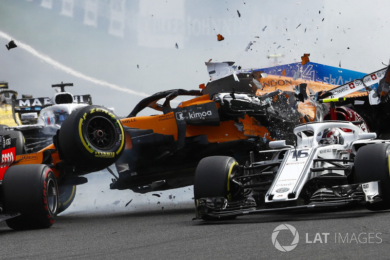 Charles Leclerc, Sauber C37, Fernando Alonso, McLaren MCL33 collide at the start of the race