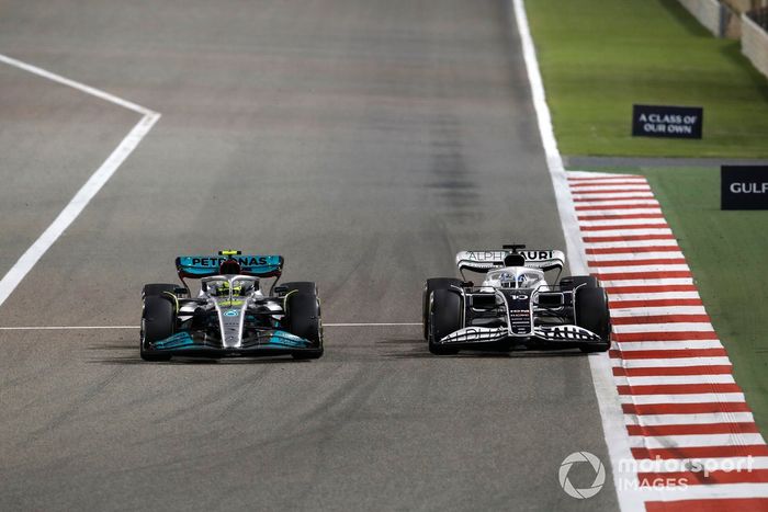 Lewis Hamilton, Mercedes W13, lucha con Pierre Gasly, AlphaTauri AT03