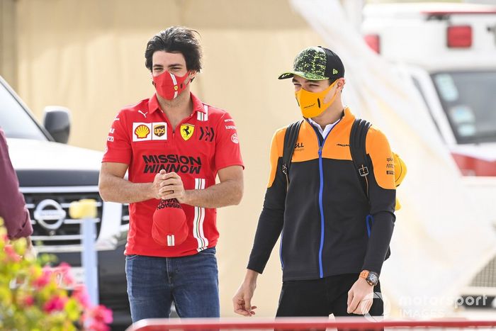 Lando Norris, McLaren y Carlos Sainz Jr., Ferrari 