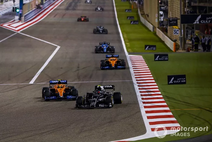 Pierre Gasly, AlphaTauri AT02, Lando Norris, McLaren MCL35M, Daniel Ricciardo, McLaren MCL35M, Fernando Alonso, Alpine A521