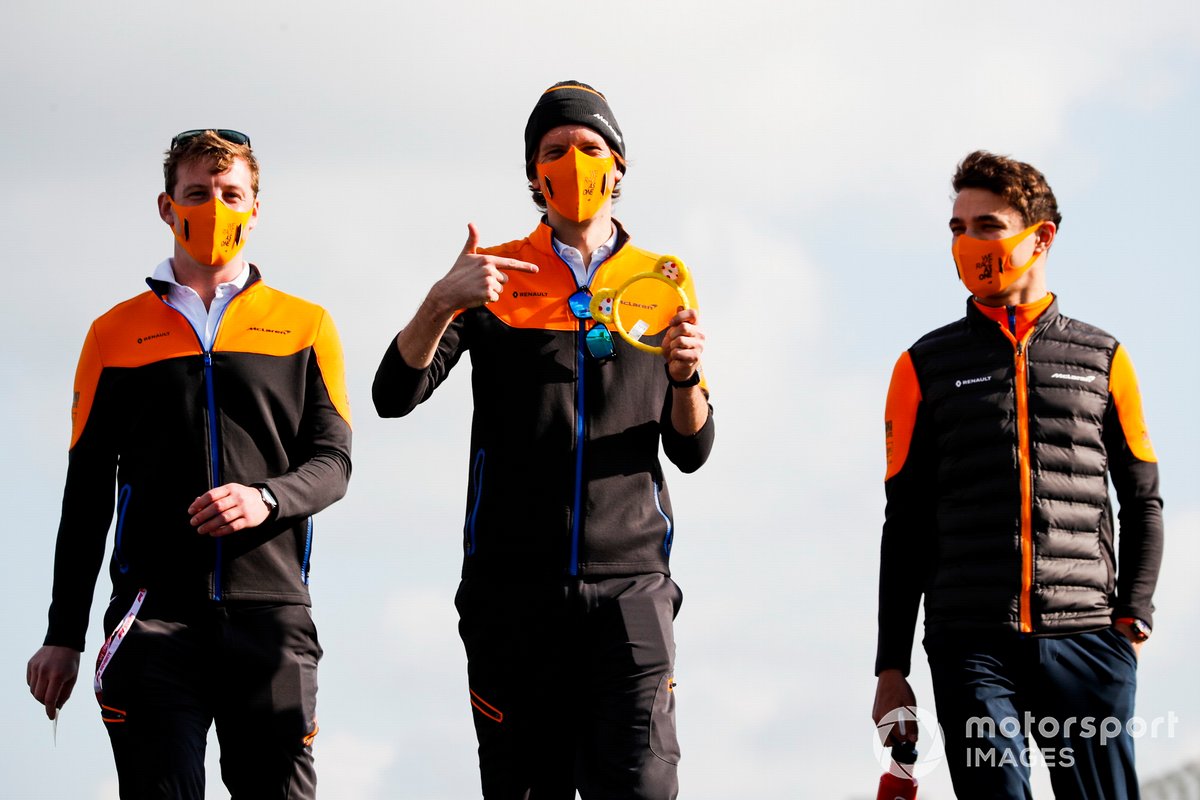 Lando Norris, McLaren walks the track with his team
