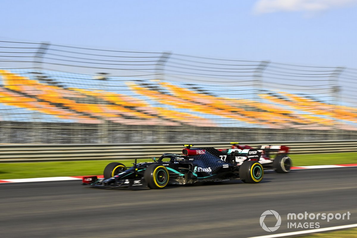 Valtteri Bottas, Mercedes F1 W11, Antonio Giovinazzi, Alfa Romeo Racing C39