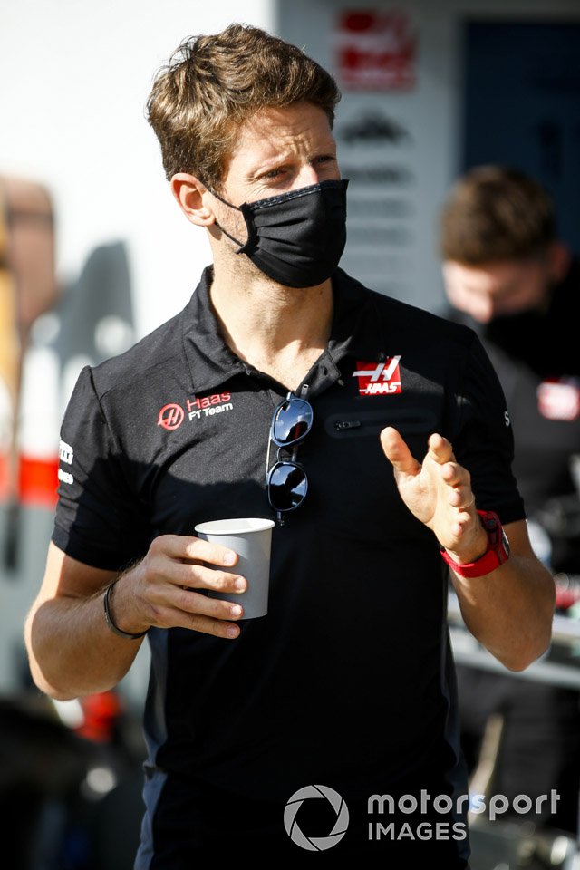 Romain Grosjean, Haas F1 speaking to team members