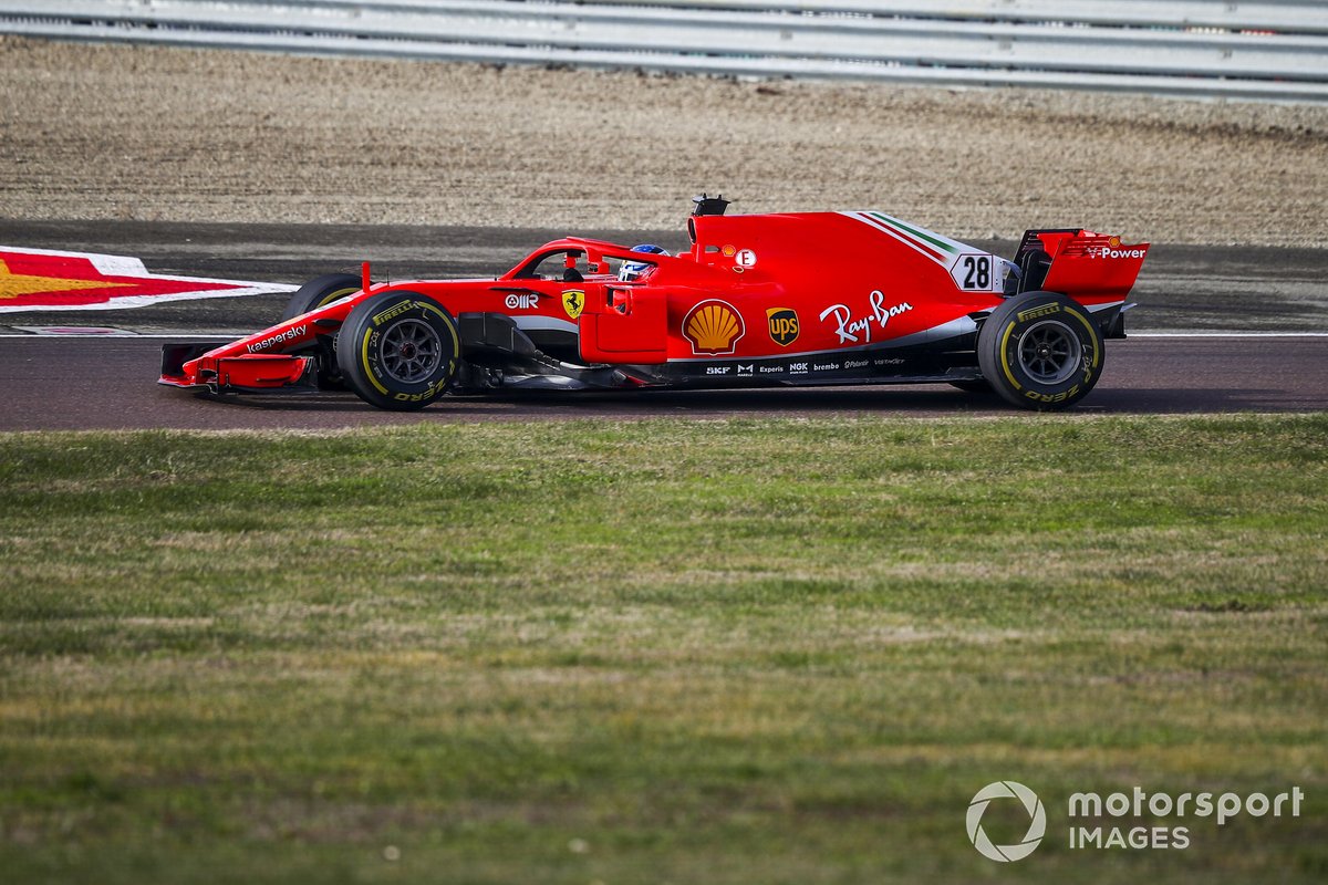 Giuliano Alesi maakt kennis met Formule 1-materiaal