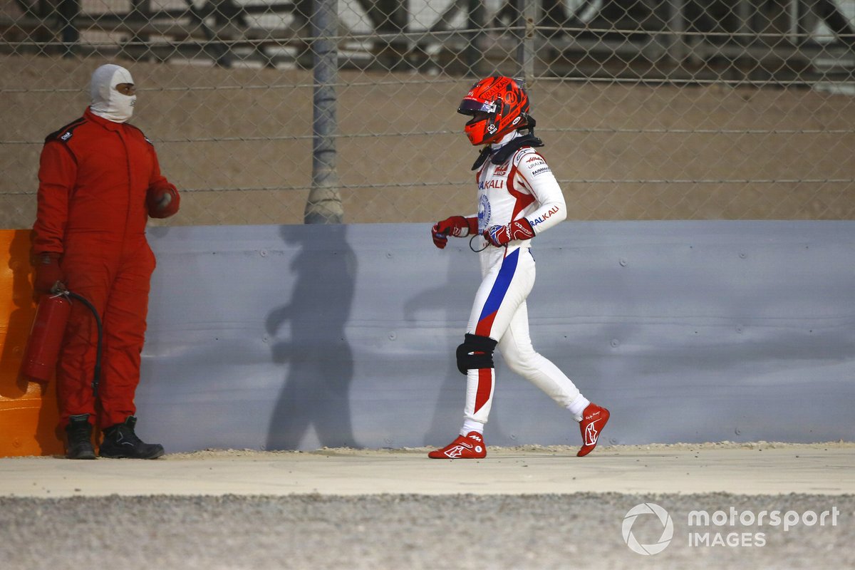 Nikita Mazepin, de Haas F1, se aleja tras retirarse