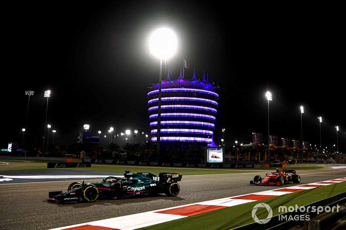 Lance Stroll, Aston Martin AMR21, Carlos Sainz Jr., Ferrari SF21