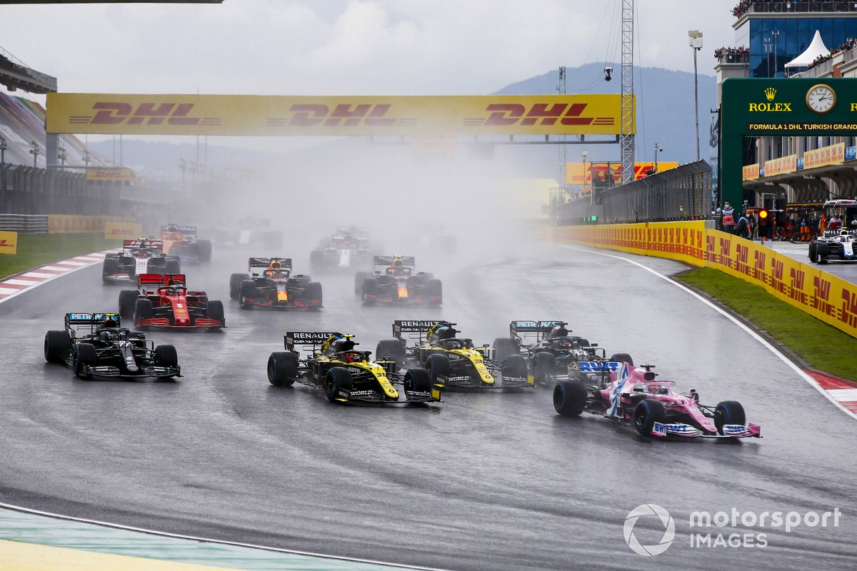 Sergio Pérez, Racing Point RP20, Esteban Ocon, Renault F1 Team R.S.20, Daniel Ricciardo, Renault F1 Team R.S.20, Lewis Hamilton, Mercedes F1 W11, Valtteri Bottas, Mercedes F1 W11 al inicio