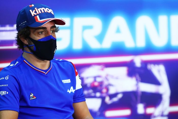 Fernando Alonso, Alpine F1, en la conferencia de prensa