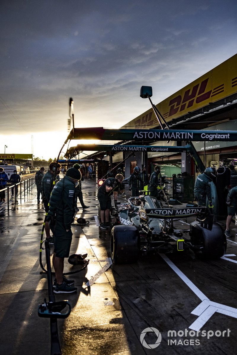 Entraînement aux arrêts aux stands chez Aston Martin