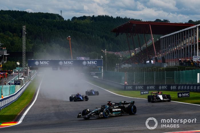 George Russell, Mercedes F1 W14, Daniel Ricciardo, AlphaTauri AT04, Alex Albon, Williams FW45