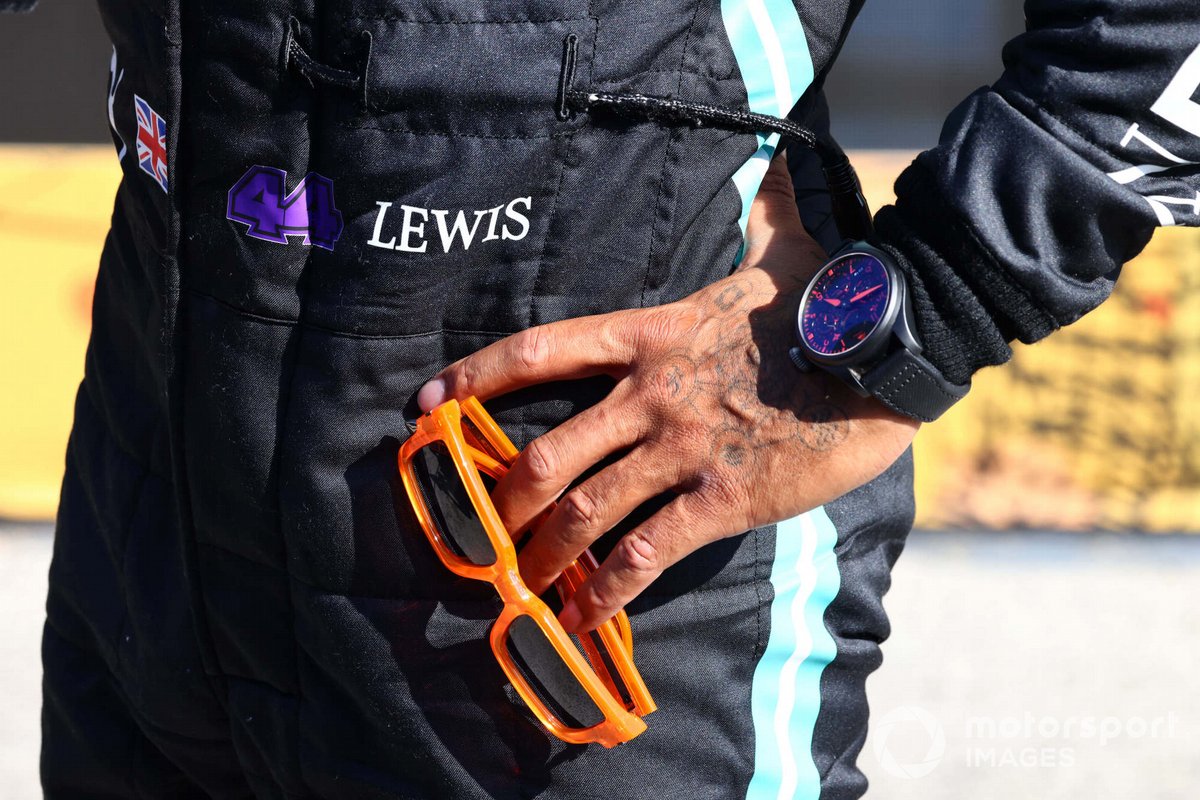 Reloj y gafas de Lewis Hamilton, Mercedes
