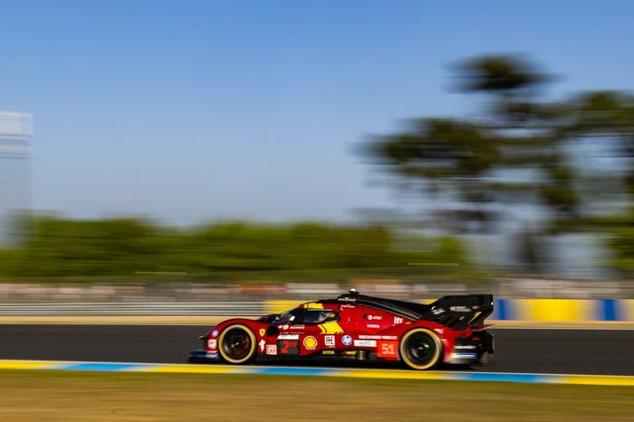  #51 AF Corse Ferrari 499P: Alessandro Pier Guidi, James Calado, Antonio Giovinazzi