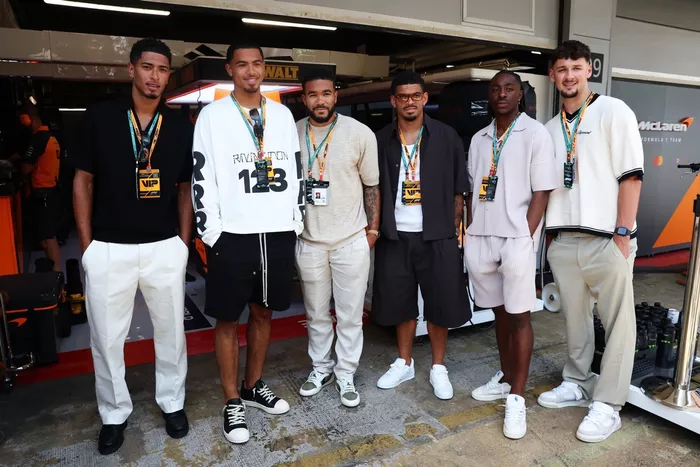  جود بيلينجهام، ليفي كولويل، ريس جيمس، مورجان جيبس وايت، إبيريتشي إزي، جيمس ترافورد 