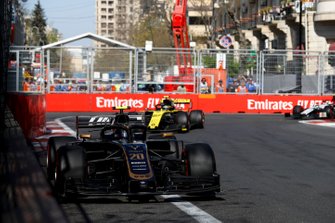 Kevin Magnussen, Haas F1 Team VF-19, Nico Hulkenberg, Renault R.S. 19