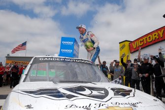 Race Winner Ross Chastain, Niece Motorsports, Chevrolet Silverado TruNorth/Paul Jr. Designs