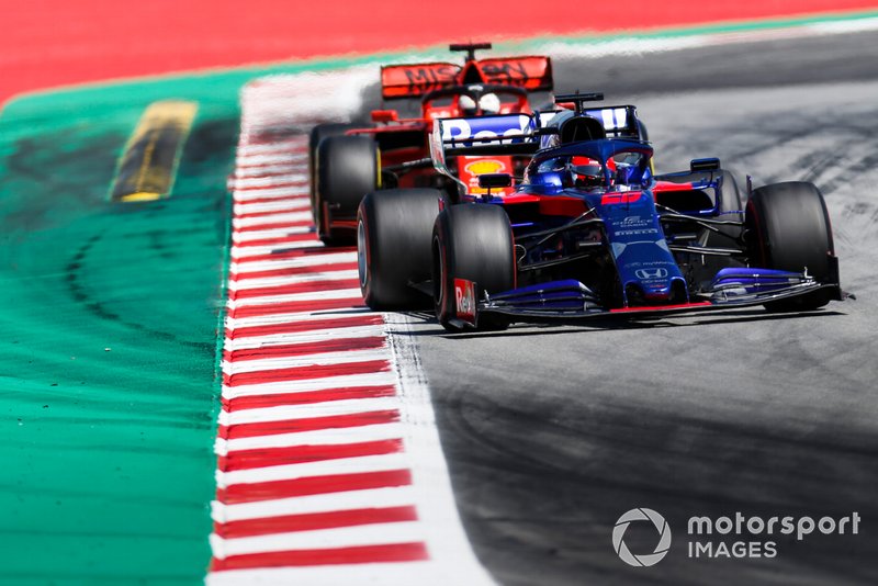 Daniil Kvyat, Toro Rosso STR14, leads Sebastian Vettel, Ferrari SF90
