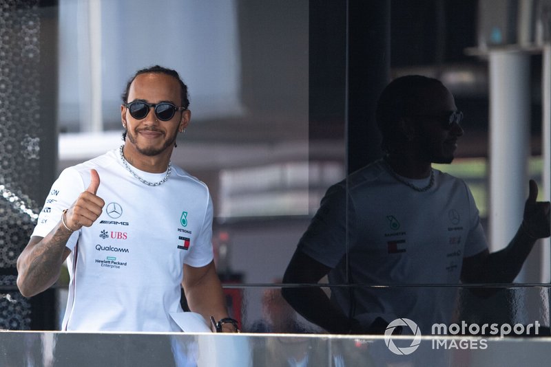 У Mercedes пятый дубль подряд. Это вообще законно?
