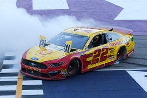 Race Winner Joey Logano, Team Penske, Ford Mustang Shell Pennzoil