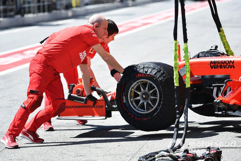 Charles Leclerc, Ferrari SF90, sta tornando in garage