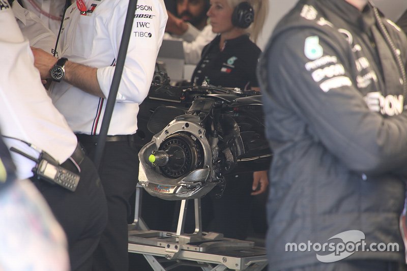 Mercedes W10: Vorderradbremse