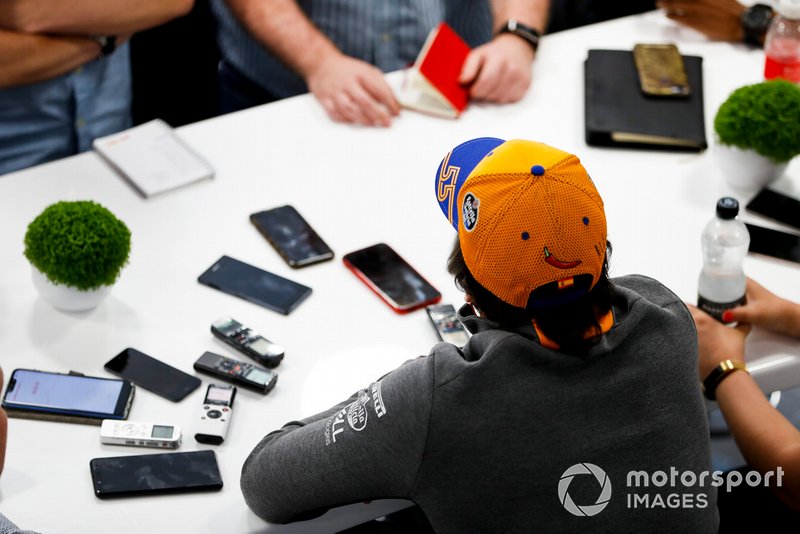Carlos Sainz Jr., McLaren parla ai media