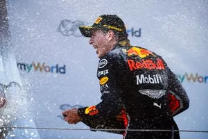 Max Verstappen, Red Bull Racing, 1e plaats, op het podium