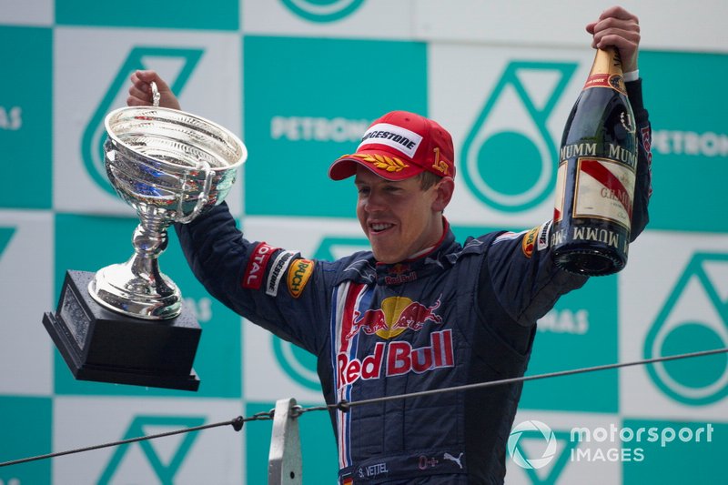 Podio: Sebastian Vettel, Red Bull Racing