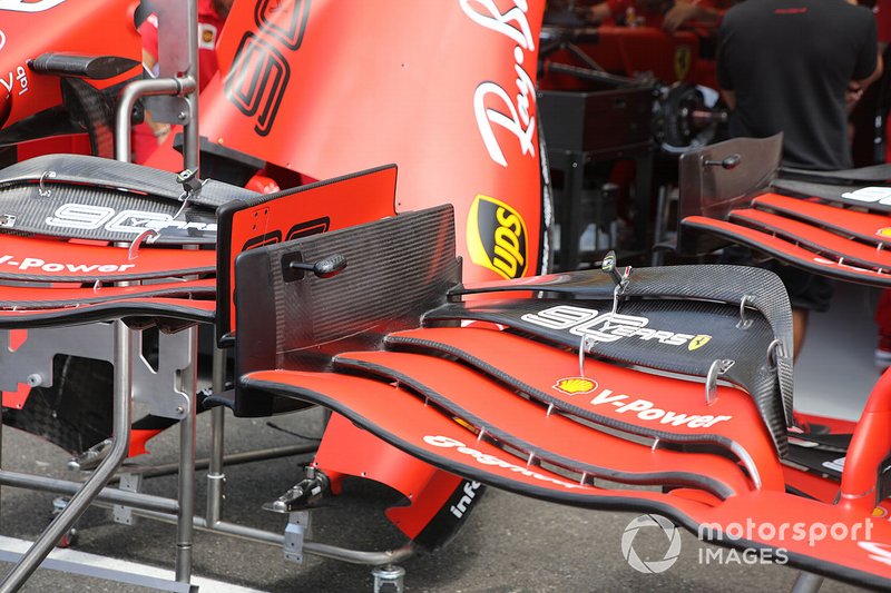 Detalhe da asa dianteira da Ferrari