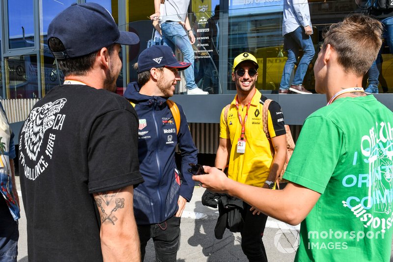 Pierre Gasly, Red Bull Racing, Daniel Ricciardo, Renault and Thomas Maubant