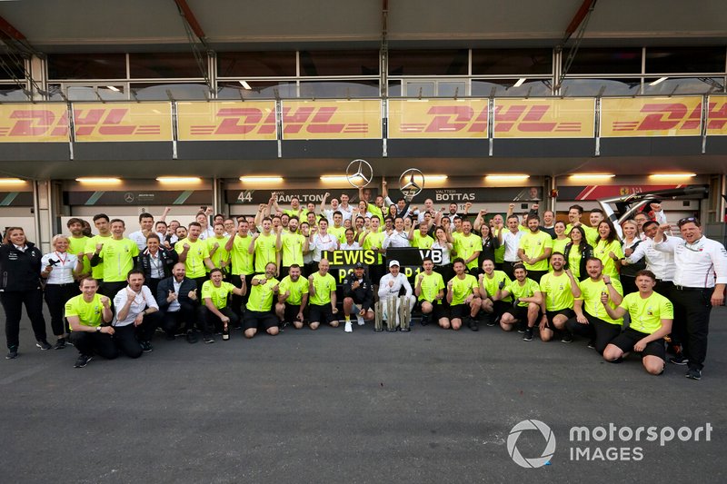 Lewis Hamilton, Mercedes AMG F1, 2nd position, Valtteri Bottas, Mercedes AMG F1, 1st position, and the Mercedes team celebrate