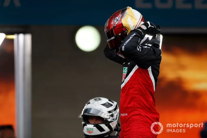 Ganador Pascal Wehrlein, Porsche celebra en Parc Ferme