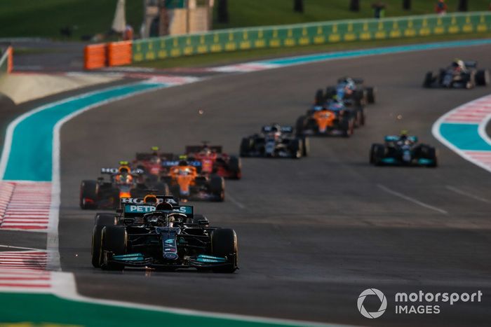 Lewis Hamilton, Mercedes W12, Max Verstappen, Red Bull Racing RB16B, Sergio Pérez, Red Bull Racing RB16B