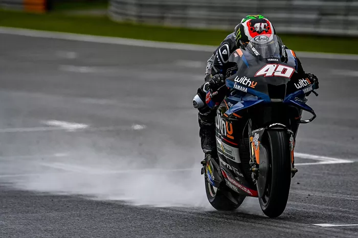 24º Darryn Binder, RNF MotoGP Racing (1'59.857)