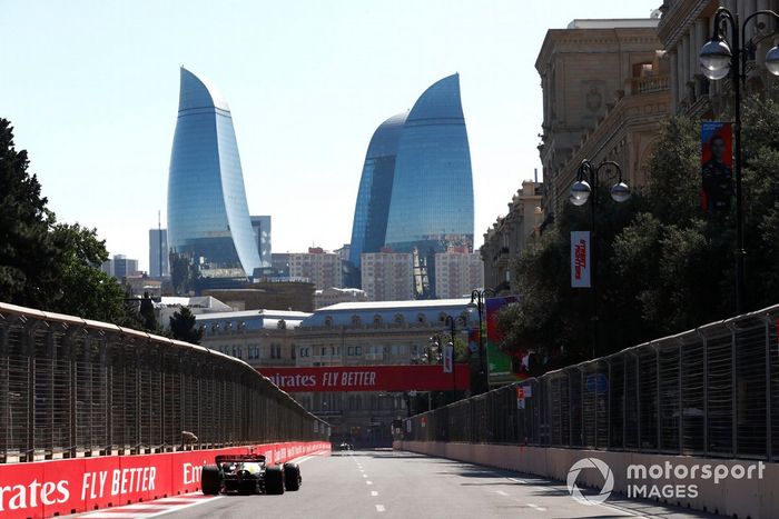 Lewis Hamilton, Mercedes W13