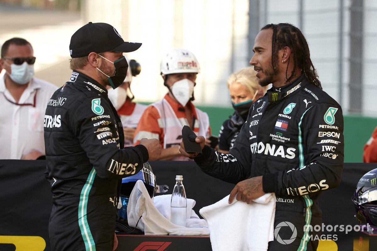 Valtteri Bottas, Mercedes-AMG F1 e Lewis Hamilton, Mercedes-AMG F1