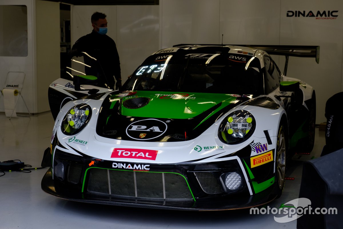 #54 Dinamic Motorsport Porsche 911 GT3-R: Matteo Cairoli, Christian Engelhart, Sven Müller