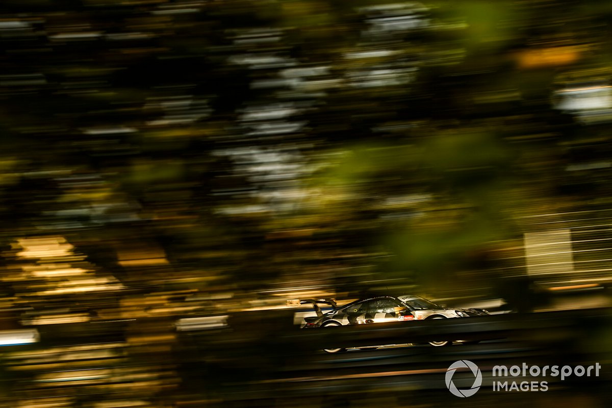 #99 Dempsey-Proton Racing Porsche 911 RSR: Vutthikorn Inthraphuvasak, Lucas Legeret, Julien Andlauer