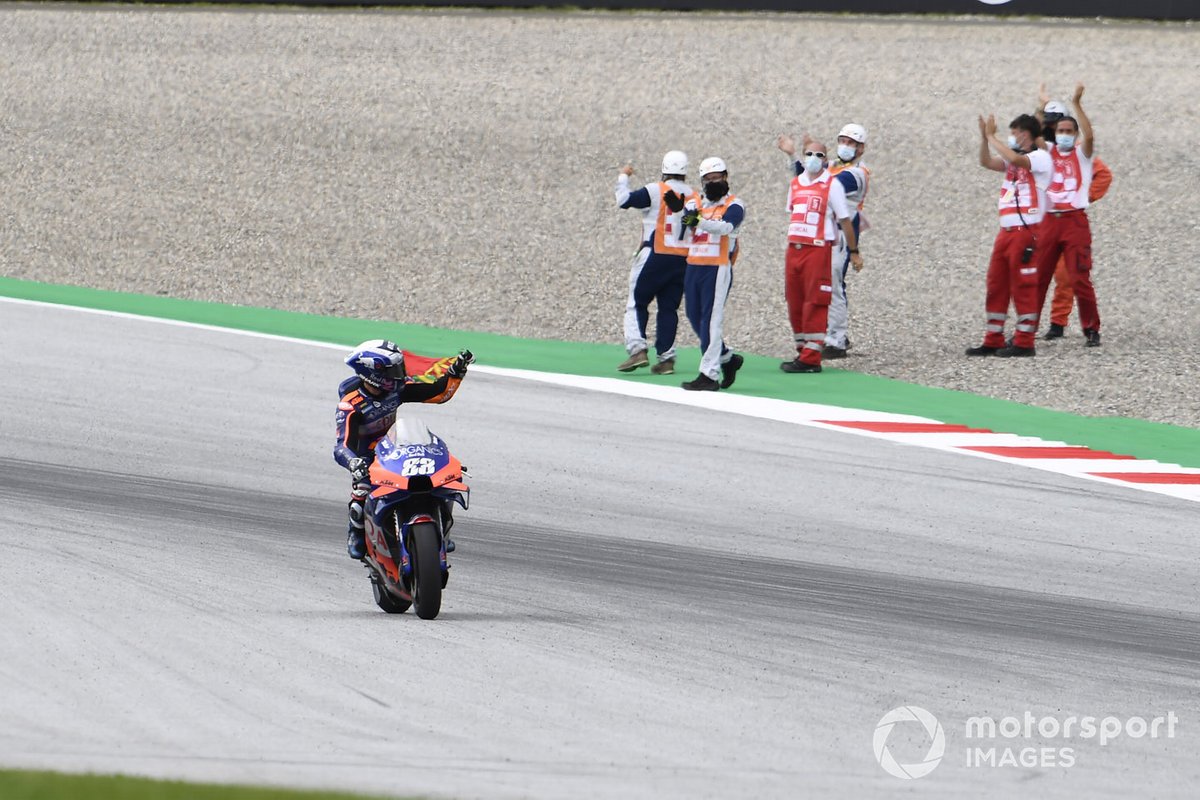 Miguel Oliveira, Red Bull KTM Tech 3 vince la gara