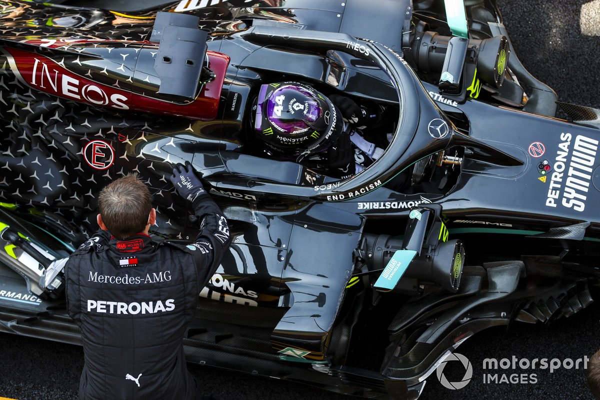 Lewis Hamilton, Mercedes F1 W11, torna in garage