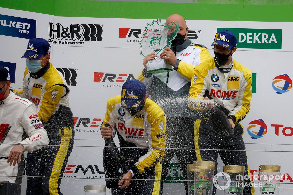Podio: il vincitore della gara #99 Rowe Racing BMW M6 GT3: Alexander Sims, Nicky Catsburg, Nick Yelloly