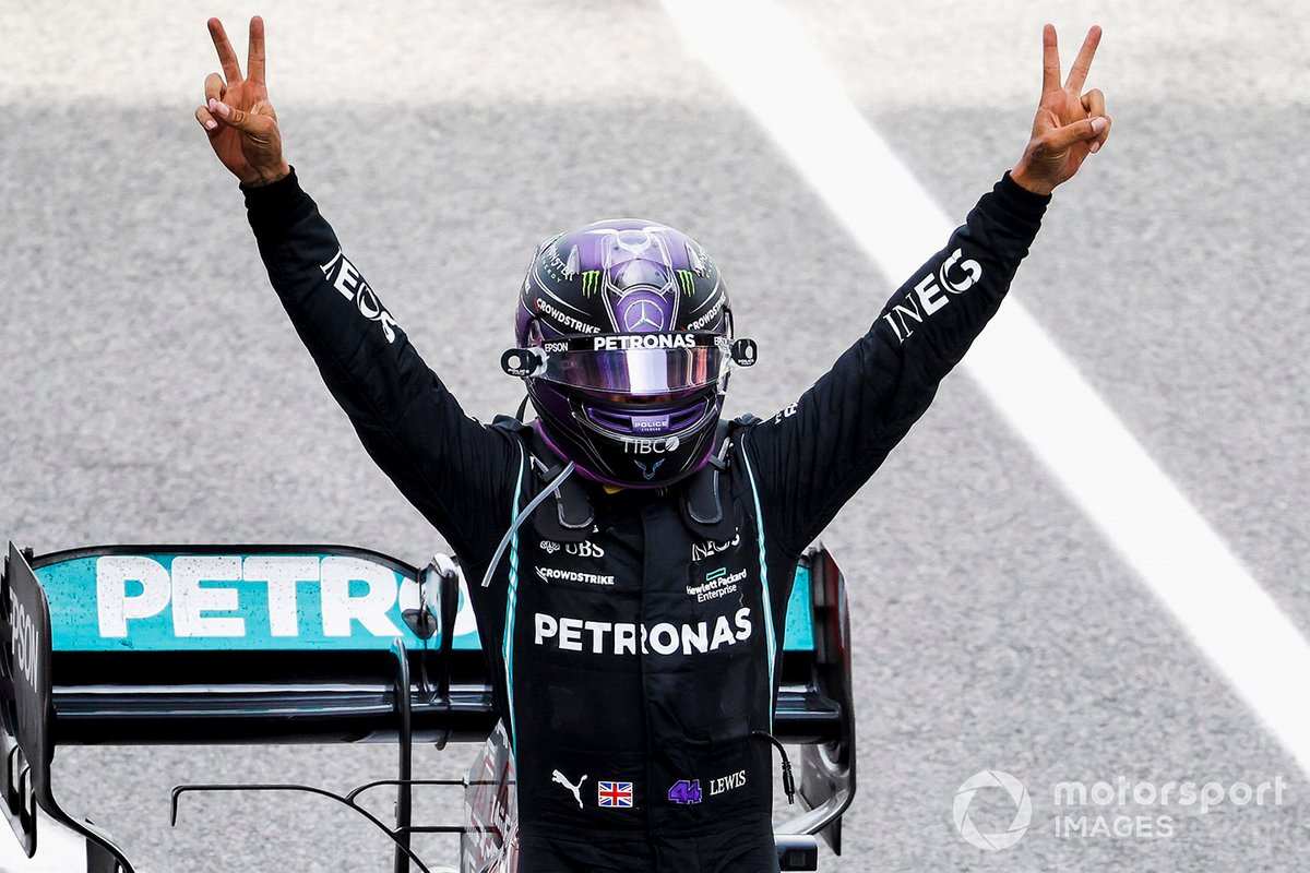 Race Winner Lewis Hamilton, Mercedes in parc ferme