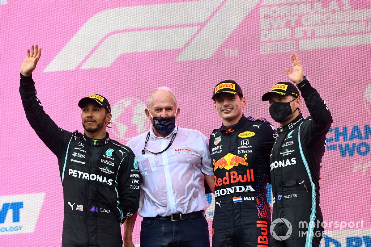 Podio: Helmut Marko, Consultor de Red Bull Racing, ganador de la carrera Max Verstappen, segundo lugar Lewis Hamilton, Mercedes, tercer lugar Valtteri Bottas, Mercedes